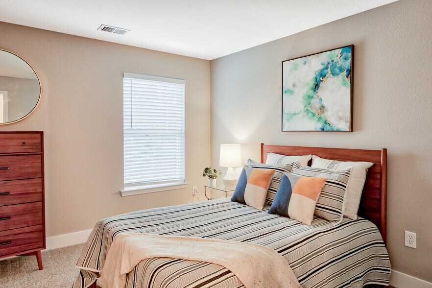 More Photos Of 400 Legends Terrace Dr, Eureka Apartments For Sale