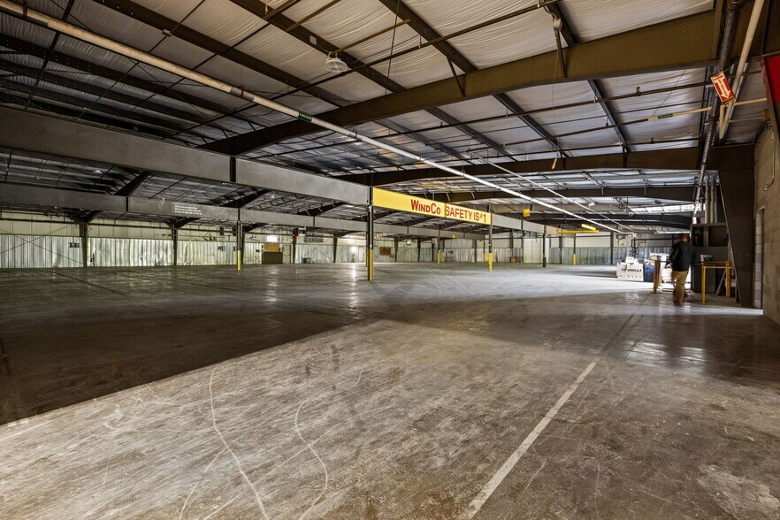 More Photos Of 2000 S Delphine Ave, Lyndhurst Warehouse For Lease