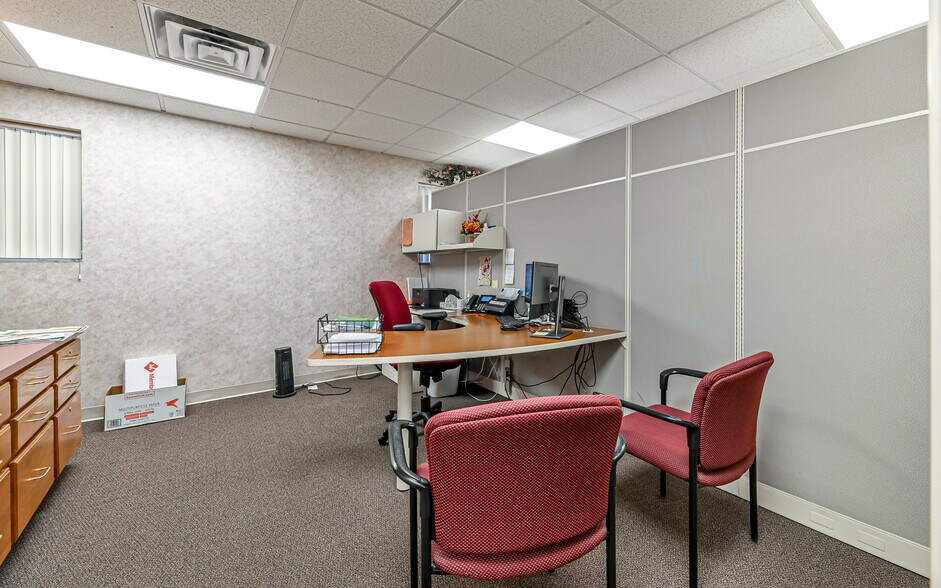 More Photos Of 508-512 N Jefferson st, New Castle Medical For Sale