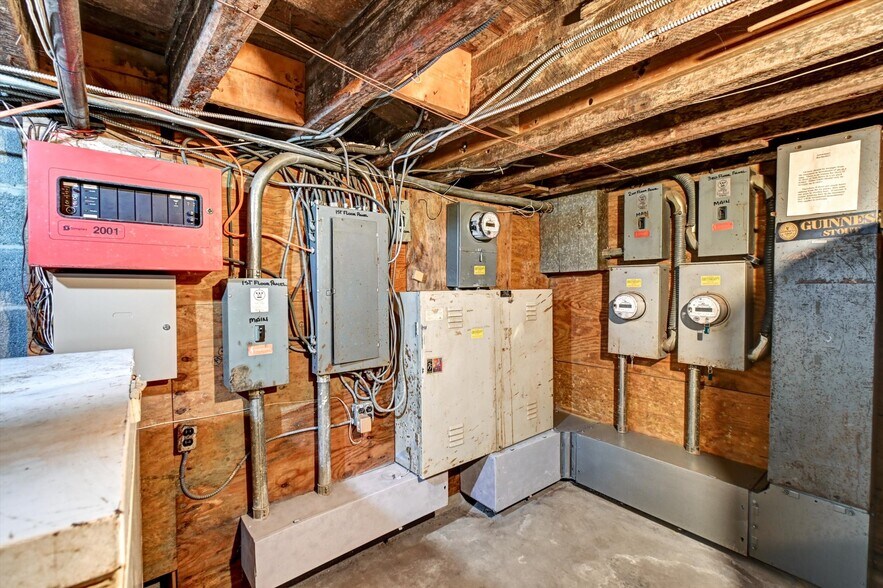 More Photos Of 15 E Centre St, Baltimore Bar For Sale