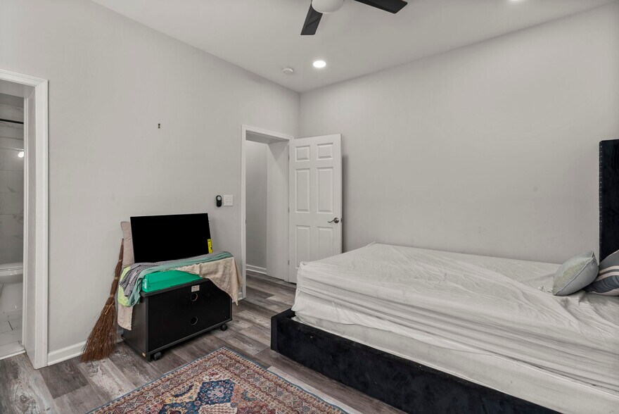 More Photos Of 4710 Liberty Heights Ave, Baltimore General Retail For Sale