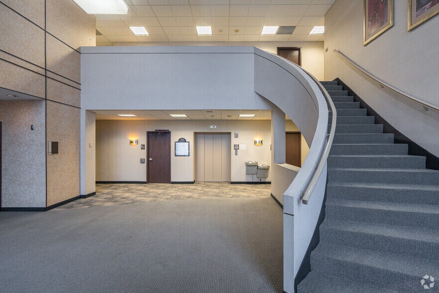 More Photos Of 7801 Metro Pky, Bloomington Medical For Lease