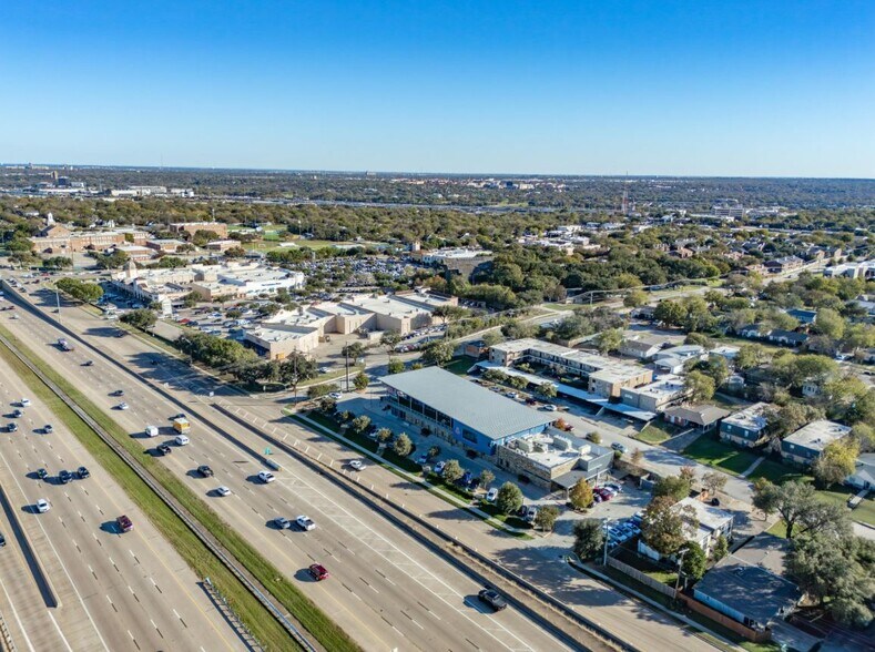 More Photos Of 4801 West Fwy, Fort Worth Veterinarian Kennel For Sale
