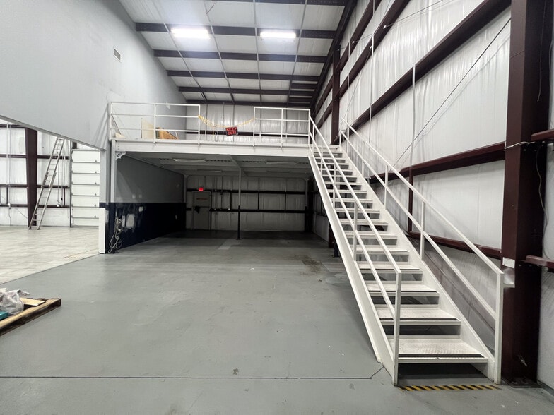 More Photos Of 4906 Patch Rd, Orlando Research And Development For Lease