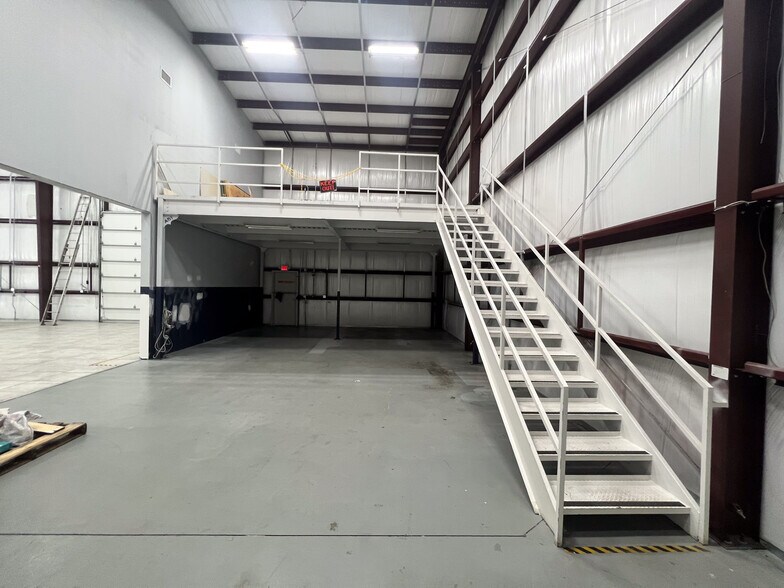 More Photos Of 4906 Patch Rd, Orlando Research And Development For Lease