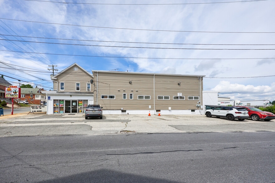 More Photos Of 157 E Broadway, Red Lion Restaurant For Sale