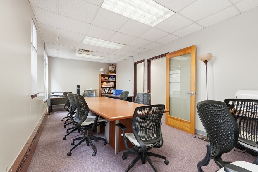 More Photos Of 287-289 High St, Holyoke Storefront For Lease