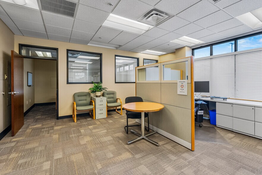 More Photos Of 1301 Poplar Dr, Medford Medical For Lease