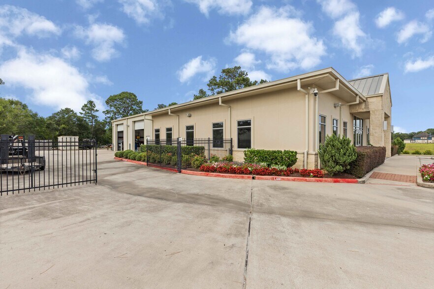 More Photos Of 3801 Knapp Rd, Pearland Loft Creative Space For Sale