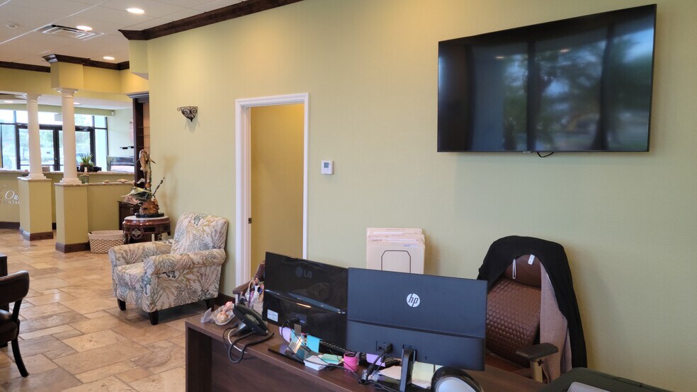 More Photos Of 473 S Indiana Ave, Englewood Coworking Space