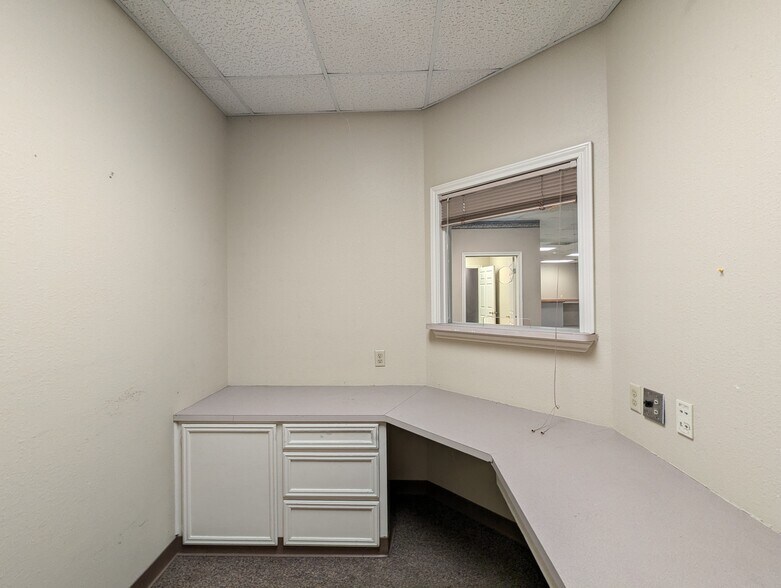More Photos Of 6095 College St, Beaumont Office For Sale