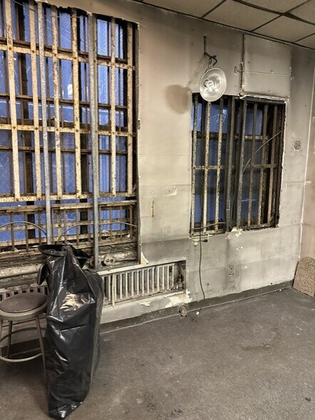 More Photos Of 28 W 38th St, New York Apartments For Sale