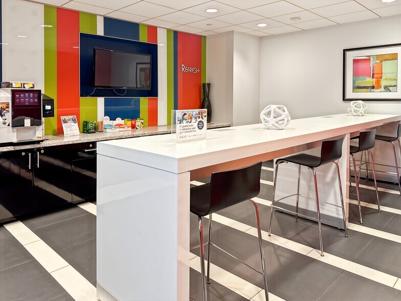 More Photos Of 10880 Wilshire Blvd, Los Angeles Coworking Space