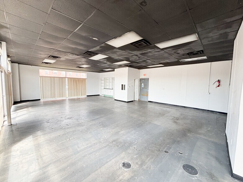 More Photos Of 610-614 N National Ave, Springfield General Retail For Sale