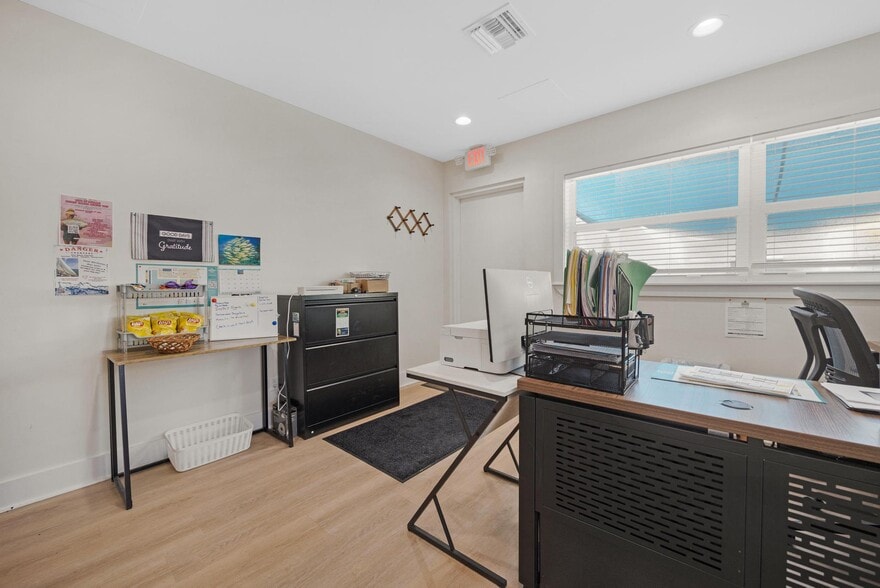 More Photos Of 19950-19980 Overseas Hwy, Sugarloaf Key Office For Sale