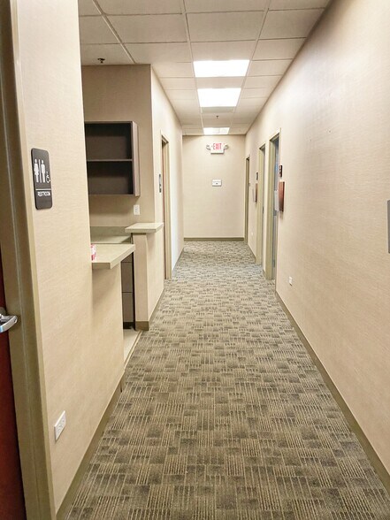 More Photos Of 900 Rand Rd, Des Plaines Medical For Lease