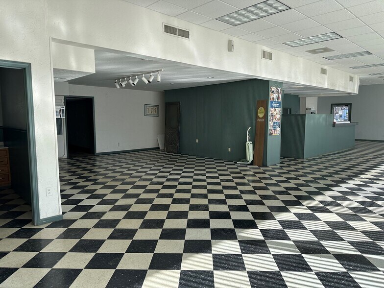 More Photos Of 205 E Green St, Clinton Storefront For Sale