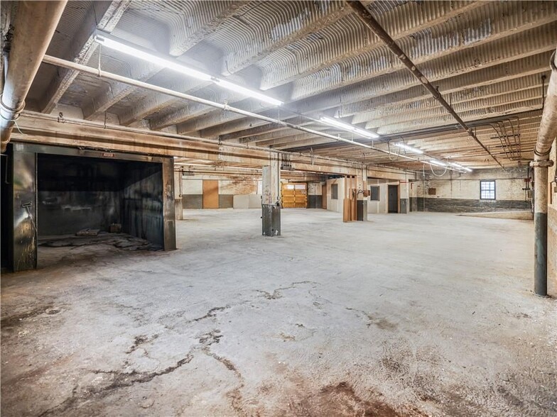 More Photos Of 918 Rickenbach St, Pittsburgh Warehouse For Sale