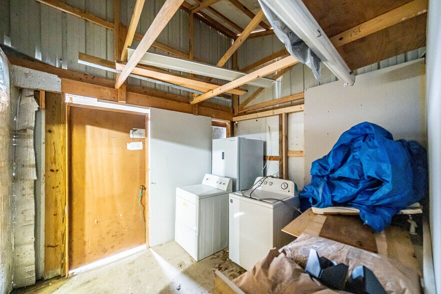 More Photos Of 6641 US Highway 62 W, Kuttawa Flex For Sale