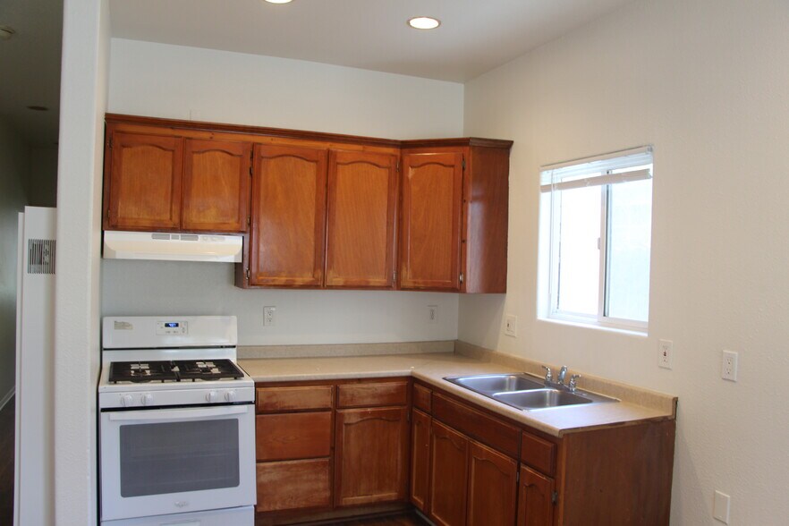 More Photos Of 638 E 7 ST, Long Beach Apartments For Sale