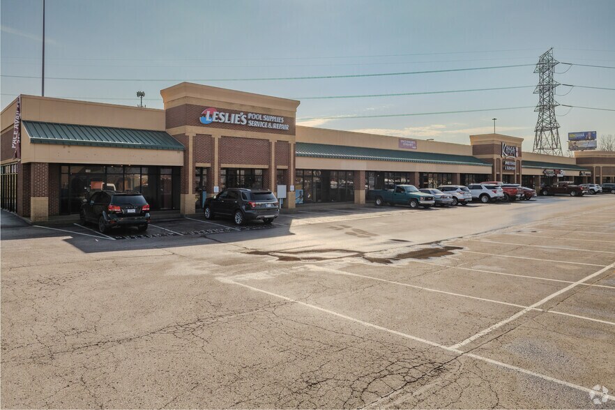 More Photos Of 1370 Veterans Pky, Clarksville Restaurant For Sale