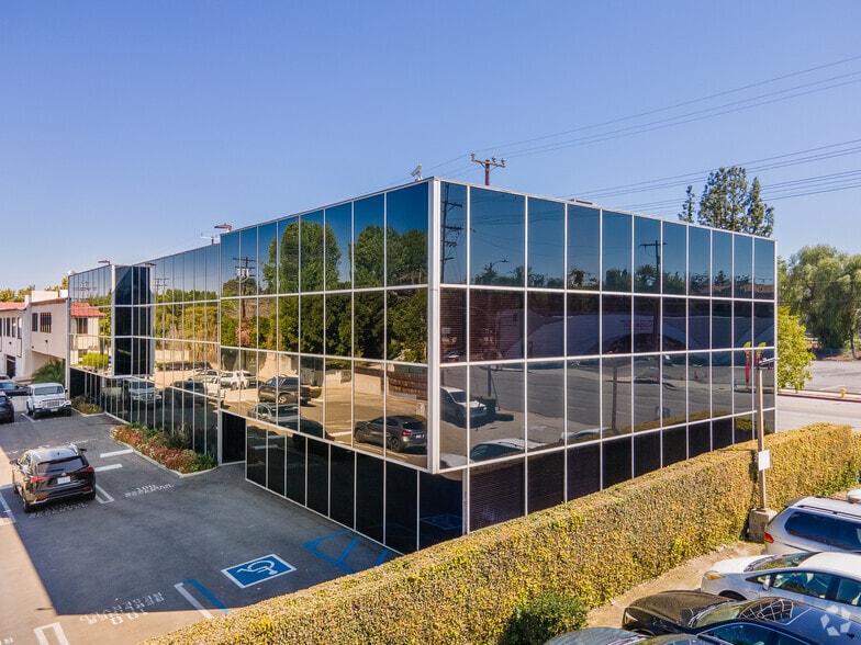 Primary Photo Of 23147 Ventura Blvd, Woodland Hills Office For Lease