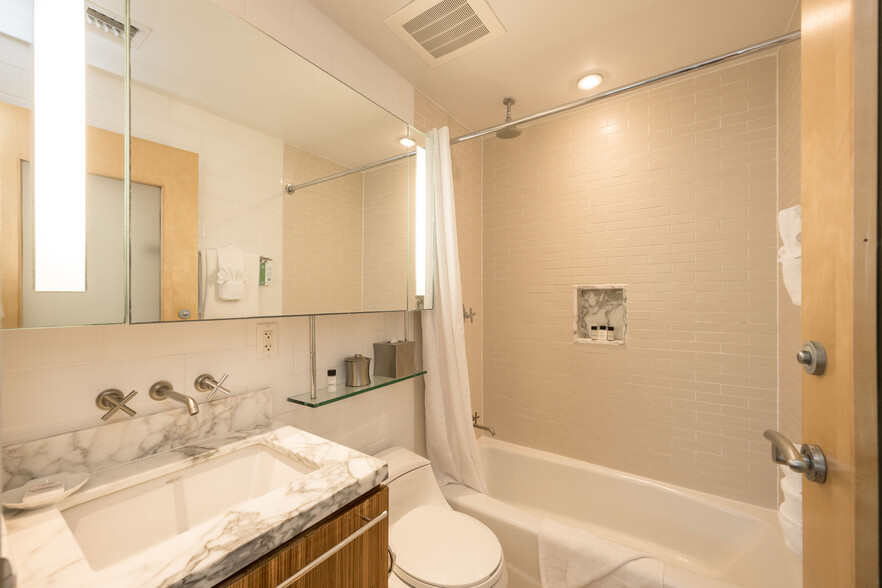 More Photos Of 1401 Simonton St, Key West Hotel For Sale