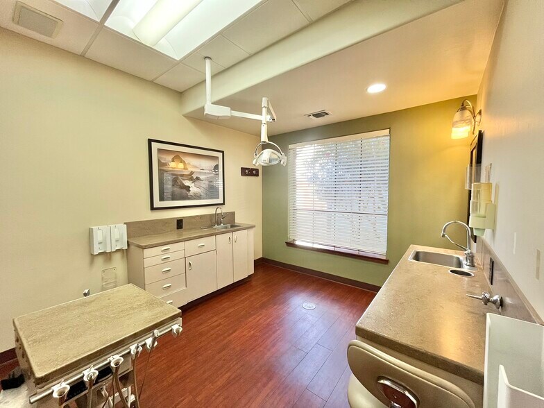 More Photos Of 8035 Madison Ave, Citrus Heights Office For Sale