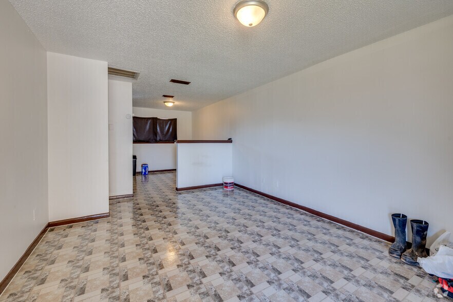 More Photos Of 1725 E 1st St, Dumas Multifamily For Sale