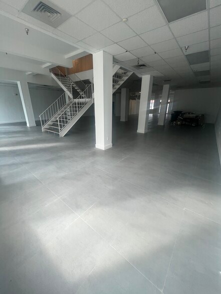 More Photos Of 49 N Federal Hwy, Dania Storefront Retail Office For Lease