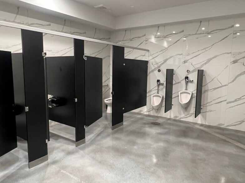 More Photos Of 7545 N San Fernando Rd, Burbank Distribution For Lease