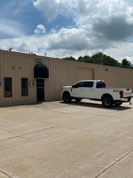 Primary Photo Of 1042 Mitchell Jellison Dr, Elkhart Industrial For Lease