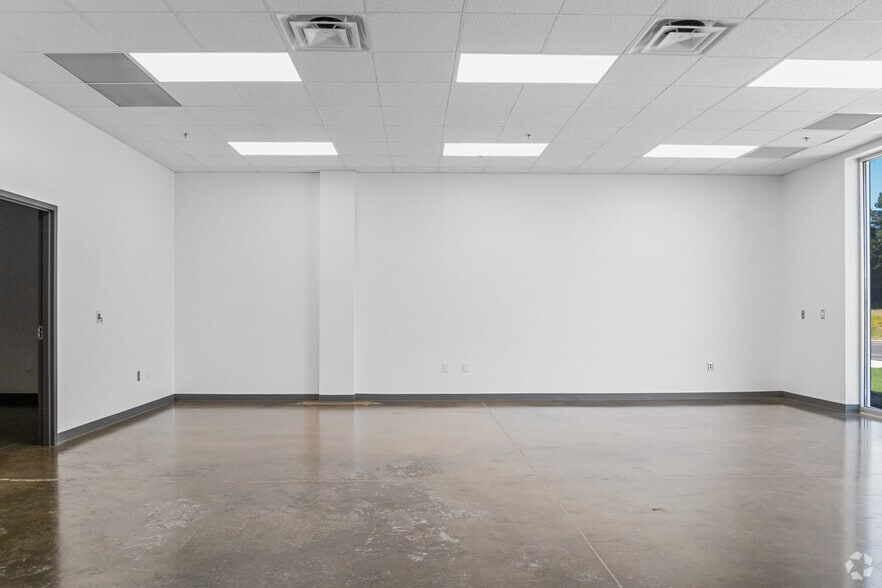 More Photos Of State Route 186 @ Interstate 85, Tuskegee Unknown For Lease