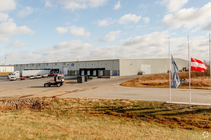 More Photos Of 1136 Dunlop Ln, Clarksville Warehouse For Lease