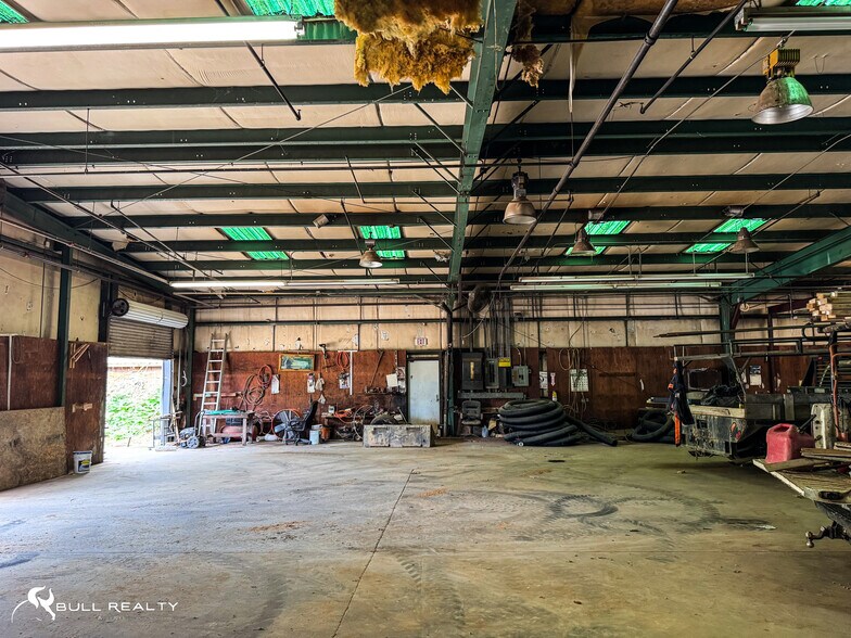 More Photos Of 106 Dixie Dr, Woodstock Warehouse For Lease