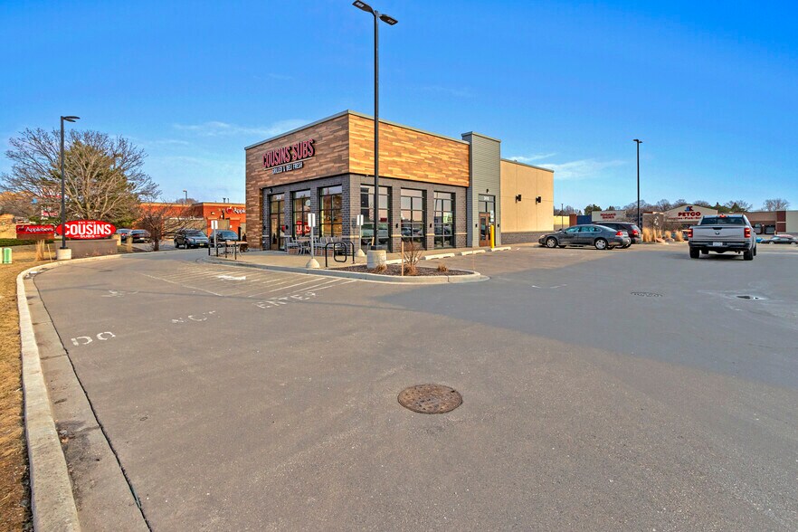 More Photos Of 2410 E Mason St, Green Bay Restaurant For Sale