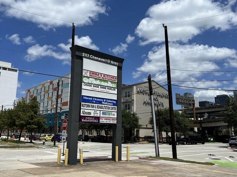 More Photos Of 2117 Chenevert St, Houston Freestanding For Lease