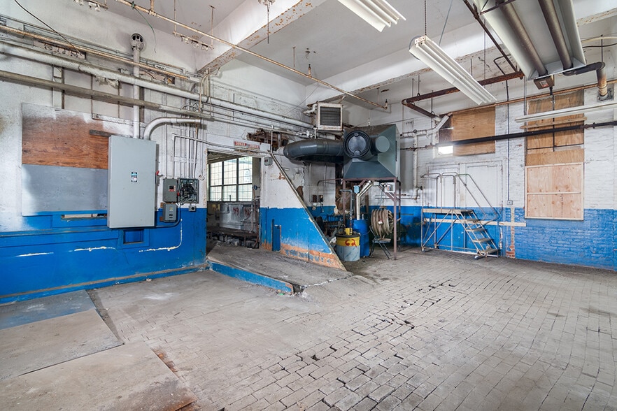 More Photos Of 248 Pine St, Pawtucket Warehouse For Sale