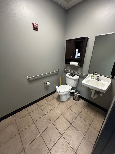 More Photos Of 8825 Eastex Fwy, Beaumont Warehouse For Sale