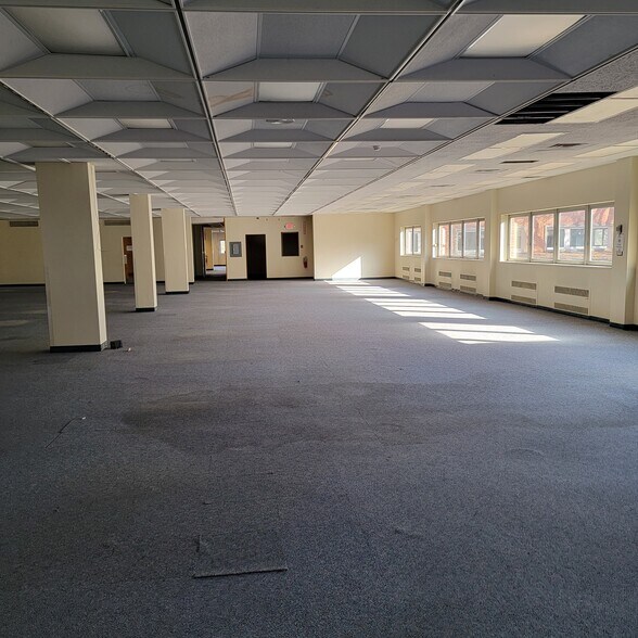 More Photos Of 500 Economy Ct, Freeport Office For Lease