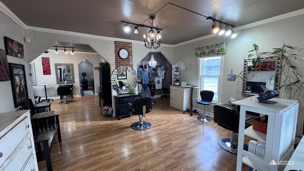 More Photos Of 612 Main St, Windsor General Retail For Sale