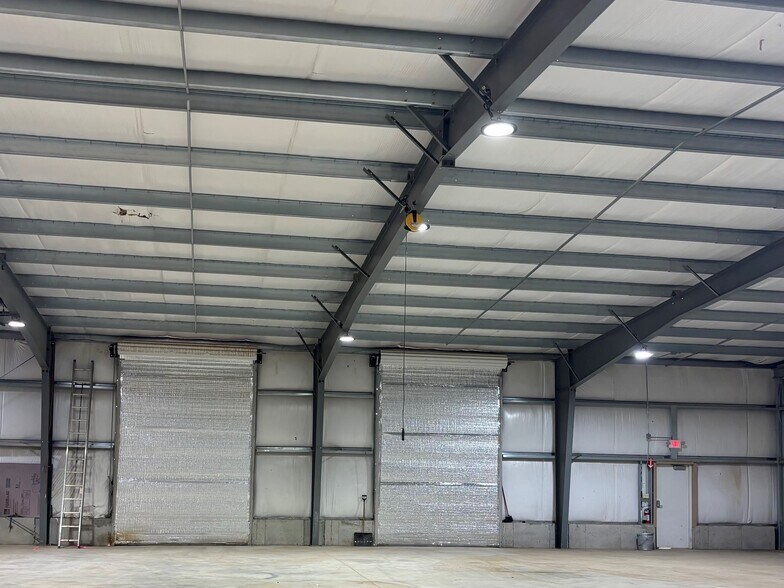 More Photos Of 8419 Noblestown Rd, Mc Donald Warehouse For Lease
