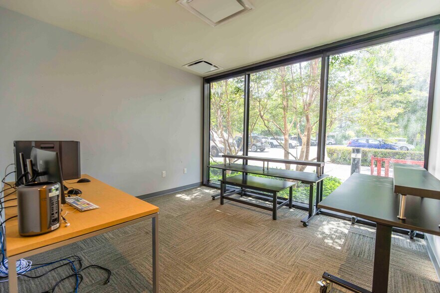 More Photos Of 1015 N Hollywood Way, Burbank Office For Lease