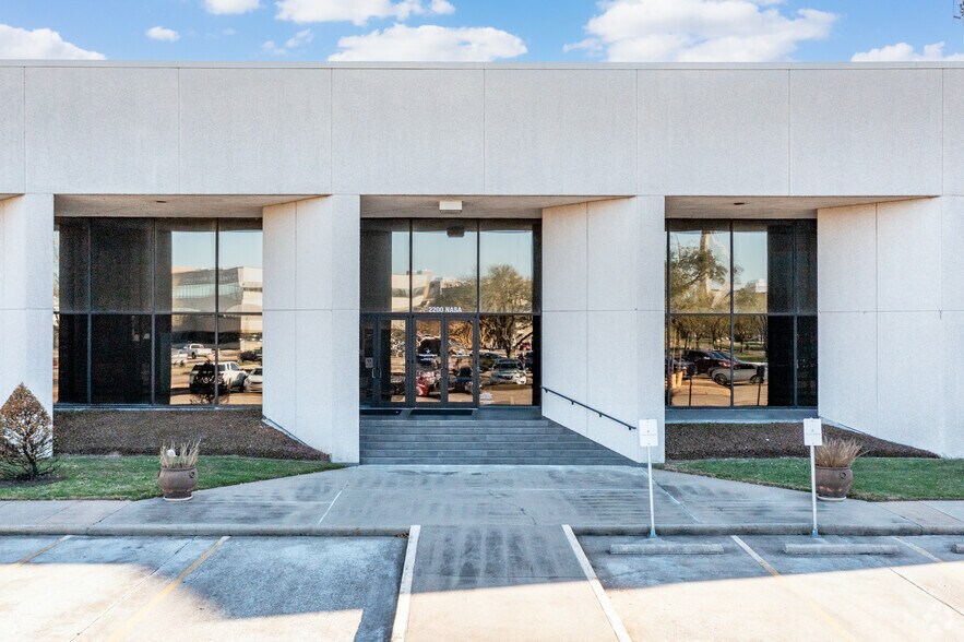 More Photos Of 2200 Nasa Pky, Houston Office For Lease