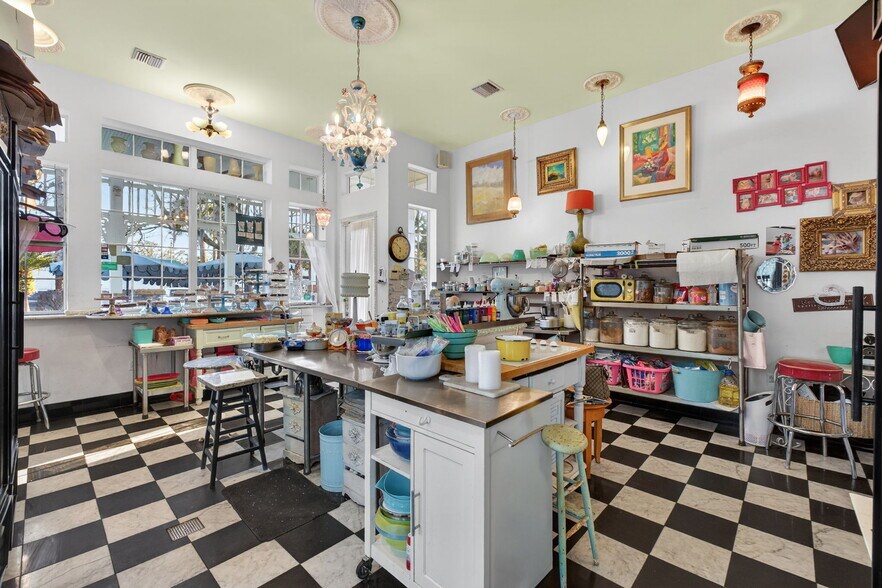 More Photos Of 197 E Church St, Deland Restaurant For Sale