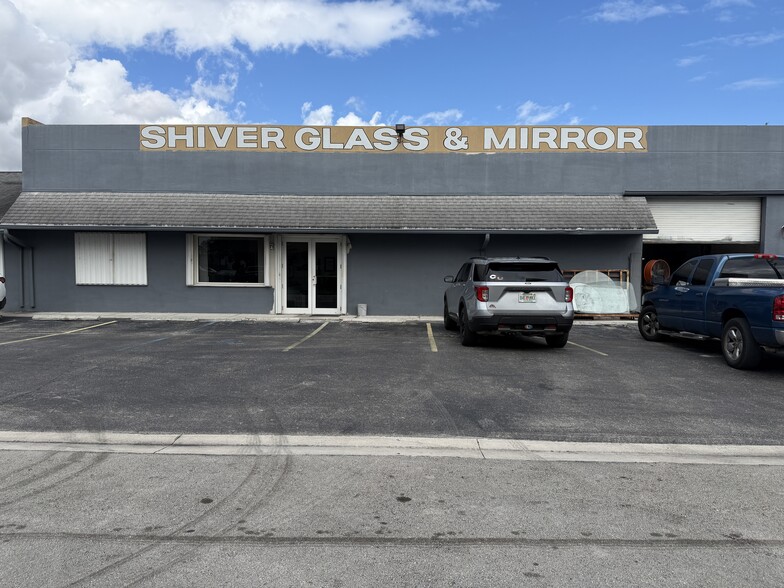 Primary Photo Of 10 NE 3rd St, Homestead Showroom For Lease