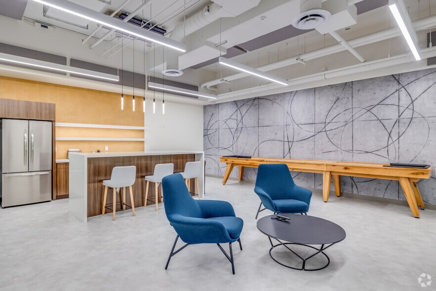 More Photos Of 4747 N 22nd St, Phoenix Office For Lease