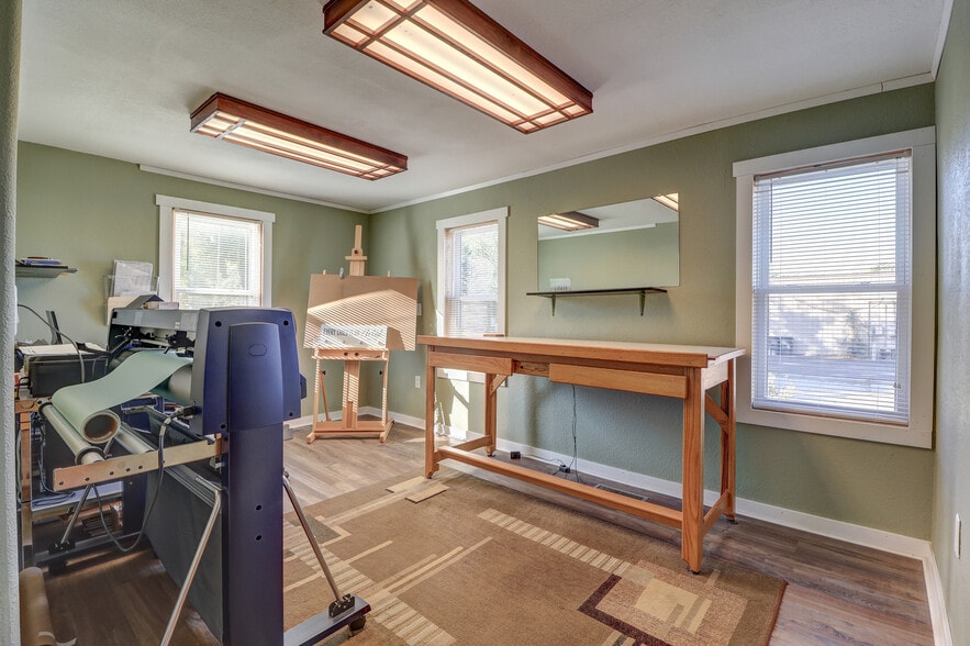 More Photos Of 603 W Rock Falls Rd, Rock Falls General Retail For Sale