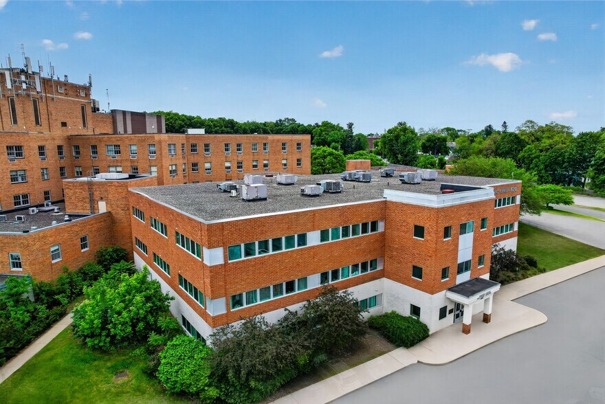 More Photos Of 624 McClellan St, Schenectady Medical For Lease