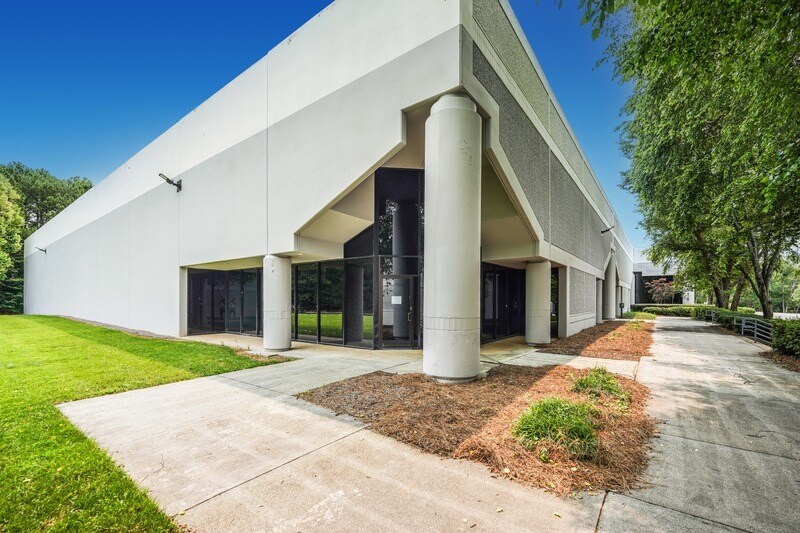 More Photos Of 5242 Royal Woods Pky, Tucker Unknown For Lease